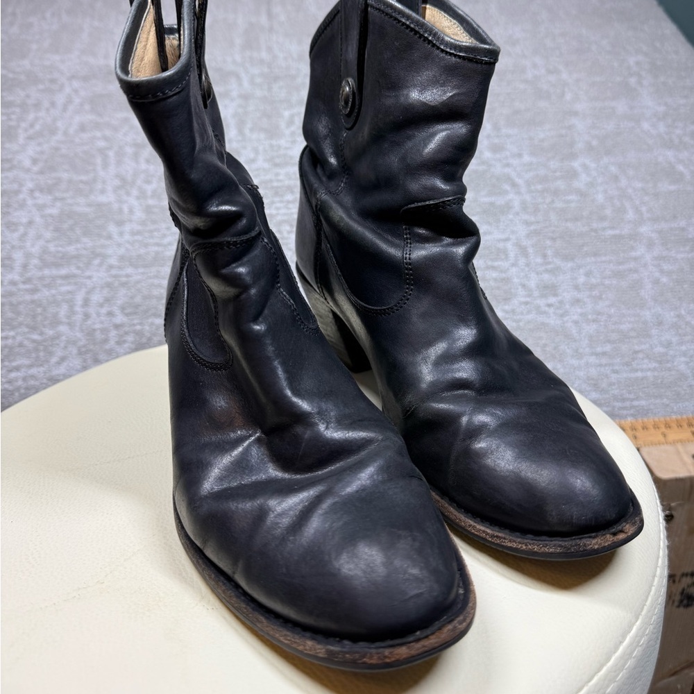Frye Jackie Button Detail Short Black Leather Western Bootie Size 8.5 - Picture 3 of 9